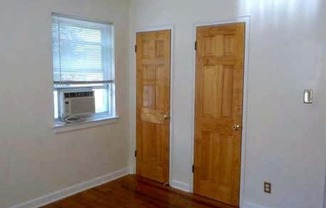 3 beds, 1 bath, 850 sqft, $2,900