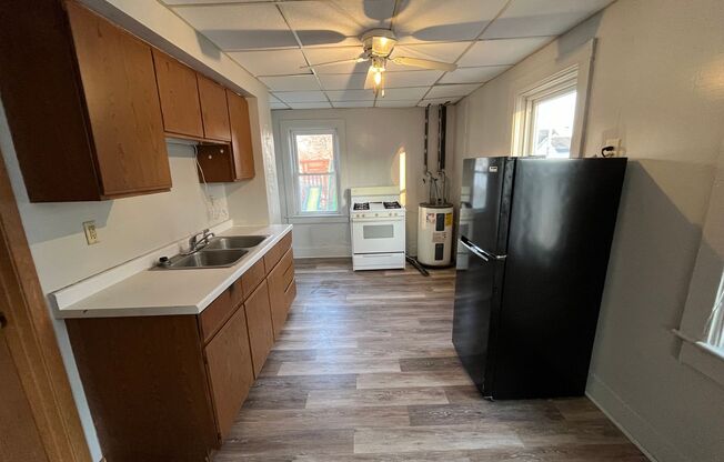 Studio, 1 bath, 300 sqft, $495, Unit #B