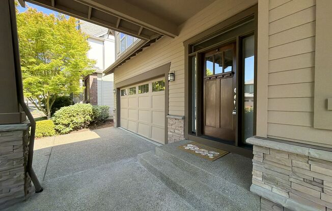 3Bd/ 2.5Ba North Bethany Home ~ 2 Car Garage, Fenced Backyard, Fabulous Kitchen