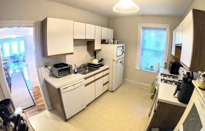 2 beds, 1 bath, 833 sqft, $2,200, Unit 42