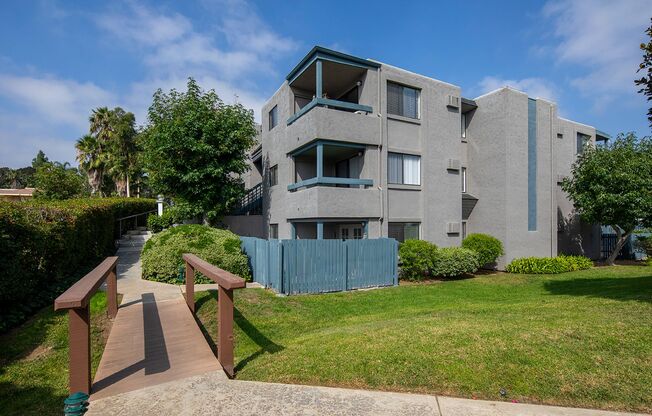 1 bed, 1 bath, 725 sqft, $1,975, Unit 27