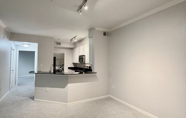 3 beds, 2 baths, $1,950, Unit UNIT 1724