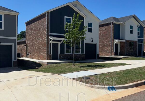 1016 VARENNA LN