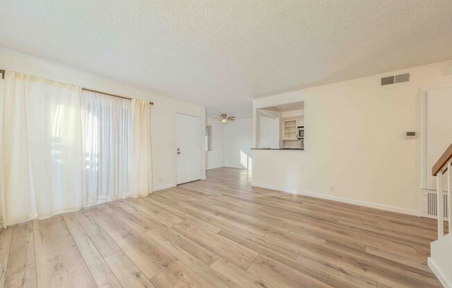 Conveniently located 2 Bedroom Condo in Buena Park