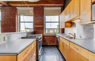 *Move in Special*  Amazing Condo in the Washington Loft District