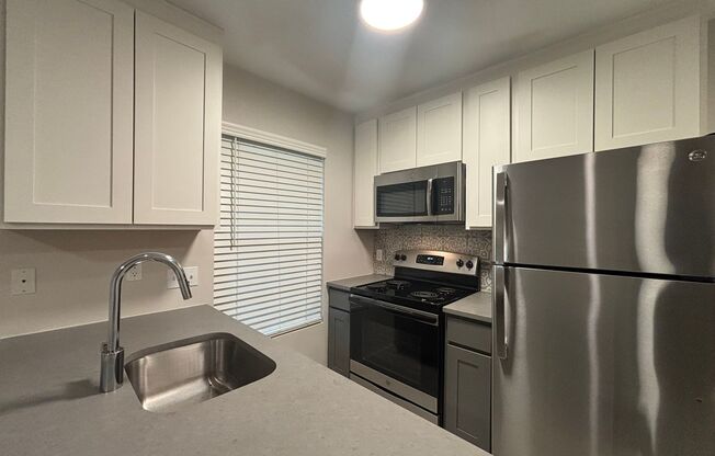 1 bed, 1 bath, 650 sqft, $1,389, Unit SUX-220