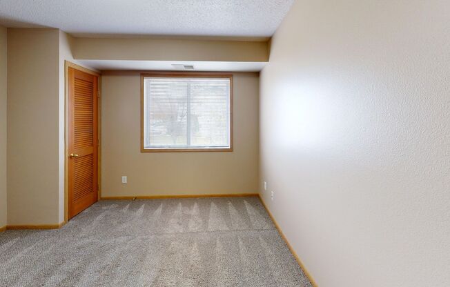 3 beds, 2 baths, 1,352 sqft, $1,595, Unit 2900-1148