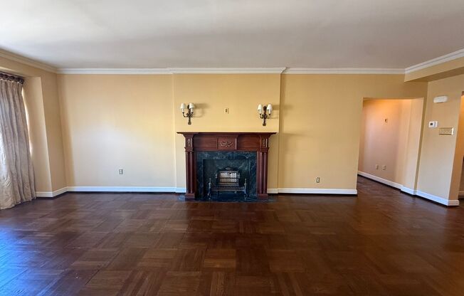 3 beds, 2 baths, 1,952 sqft, $3,200, Unit Royal York 916