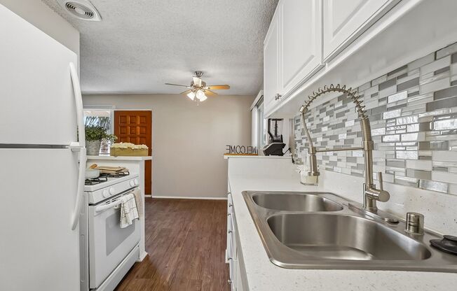 1 bed, 1 bath, 775 sqft, $2,545
