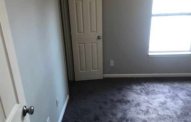 2 beds, 1 bath, 1,000 sqft, $995