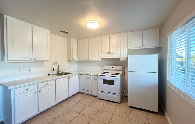 2 beds, 1 bath, $1,695, Unit 04