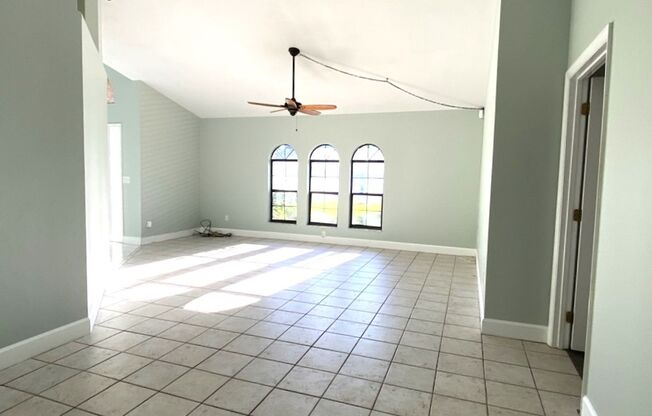 Charming Home in Spruce Creek Fly In!