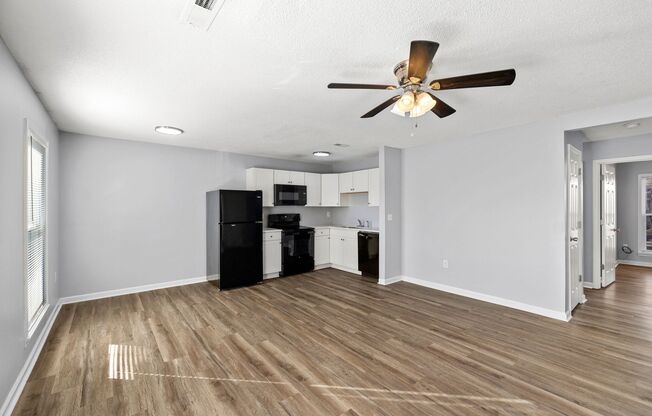 2 beds, 1 bath, 775 sqft, $975, Unit 617 B10