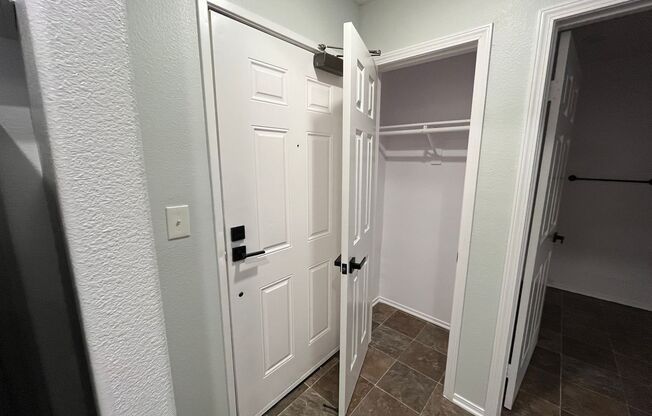 Studio, 1 bath, 700 sqft, $2,448, Unit 105