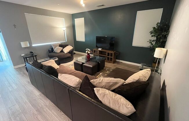 1 bed, 1 bath, 120 sqft, $1,295, Unit Room 1