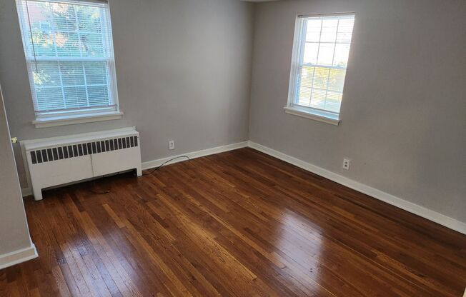 2 beds, 1 bath, 897 sqft, $2,275, Unit F-13