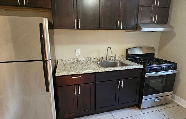 2 beds, 1 bath, 750 sqft, $2,195, Unit B-10