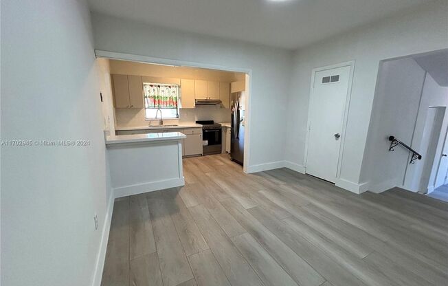 2 beds, 1 bath, 1,836 sqft, $3,200, Unit 201 E 43rd St unit 0 (A11702945)