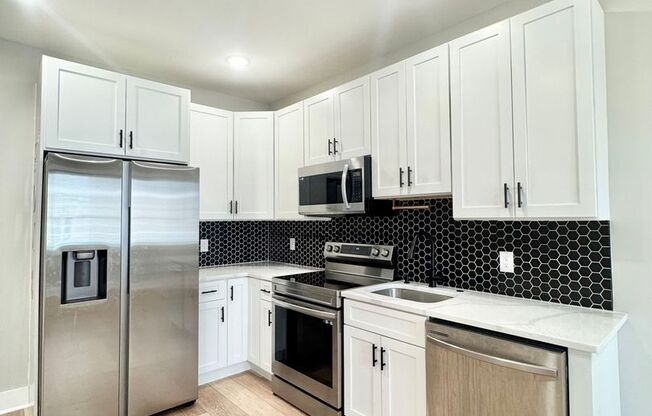 2 beds, 2 baths, 900 sqft, $1,599, Unit 306