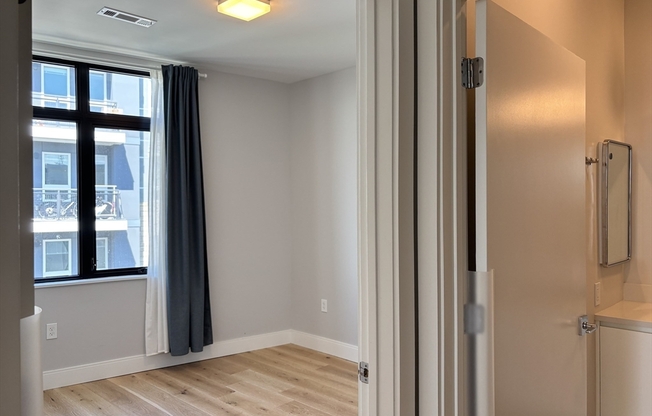 2 beds, 2 baths, 1,024 sqft, $4,000, Unit 725