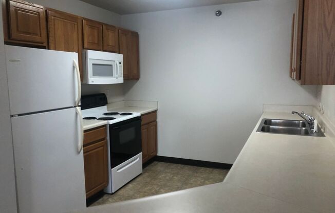 2 beds, 2 baths, 1,025 sqft, $875