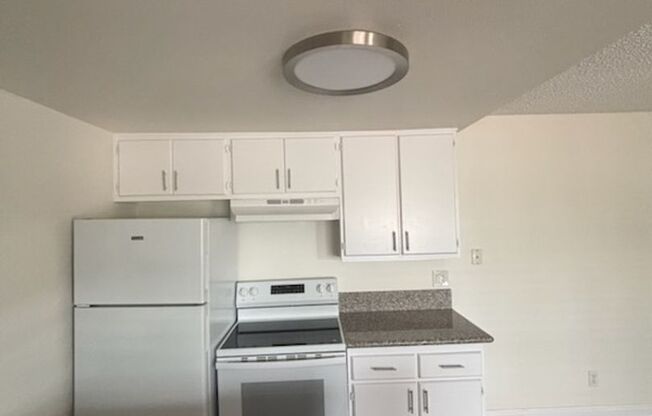 2 beds, 1 bath, 850 sqft, $2,200, Unit 7