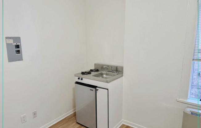 Studio, 1 bath, 350 sqft, $989, Unit 112