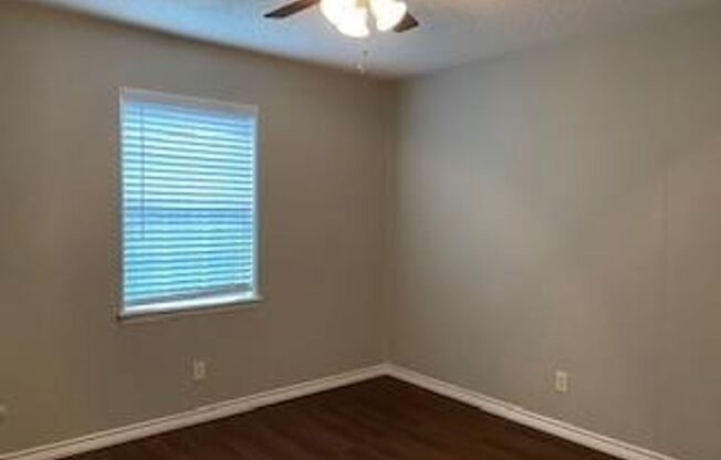 2 beds, 1 bath, 720 sqft, $1,050, Unit Unit 6