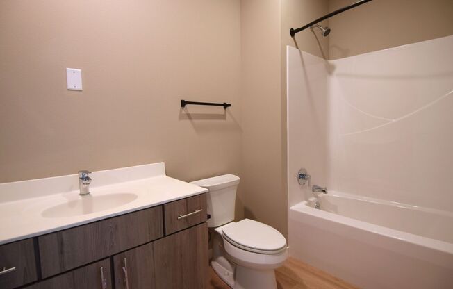 1 bed, 1 bath, 925 sqft, $1,885, Unit 5604-404