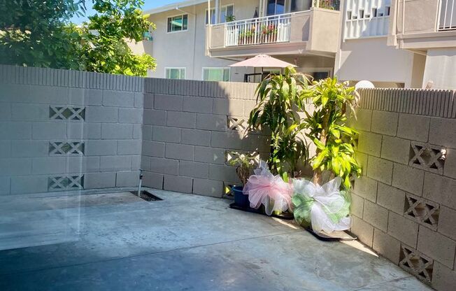 2 beds, 1 bath, $2,595, Unit # 9