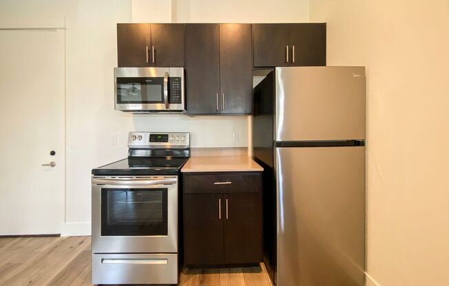 3 beds, 2 baths, 980 sqft, $2,375, Unit 220