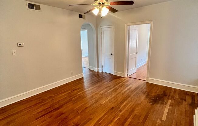 3 beds, 2 baths, $2,100, Unit Apt. 302
