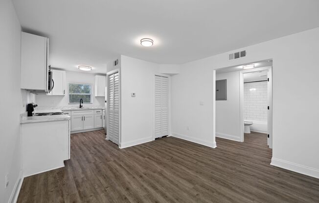 2 beds, 1.5 baths, 850 sqft, $1,695, Unit E109