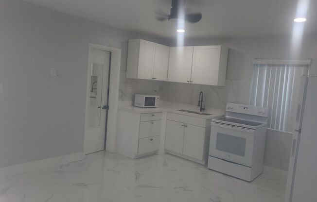 Studio, 1 bath, 500 sqft, $1,500