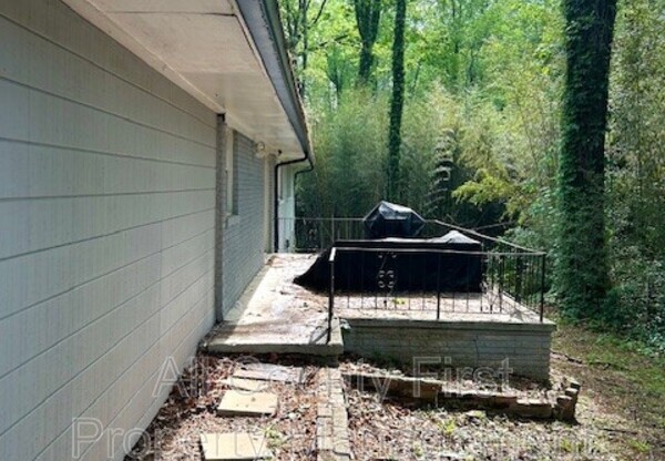 1425 RENEE DR