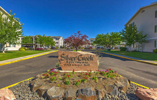 Monument sign at Silver Creek Apartments for rent