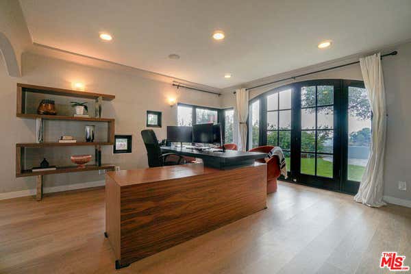 13211 MULHOLLAND DR