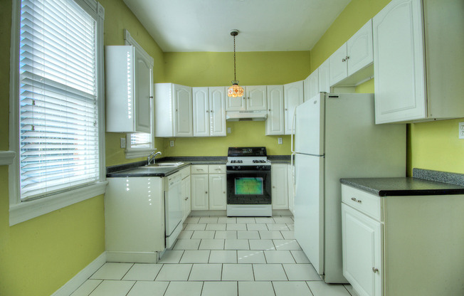 405-411 N Davis Ave