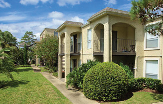 Parkway Square Apartments