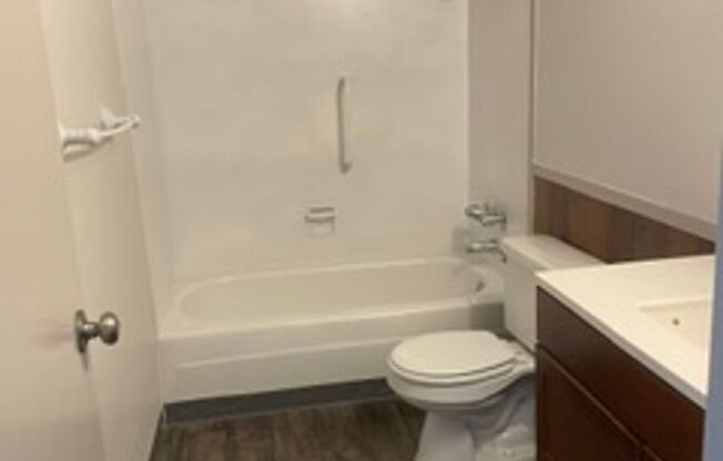 1 bed, 1 bath, 630 sqft, $1,250, Unit 35