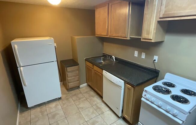 1 bed, 1 bath, 450 sqft, $1,185, Unit Apt 2