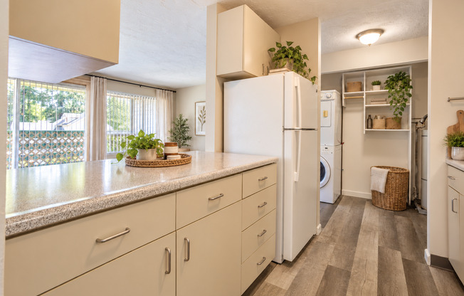 2 beds, 1 bath, 952 sqft, $1,525, Unit 204