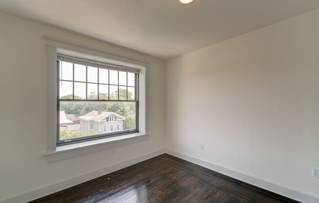 3 beds, 2 baths, 736 sqft, $2,995, Unit 41