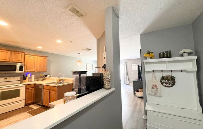 Fantastic 3 BR Townhome in Gated Winter Springs community with Pool and great schools