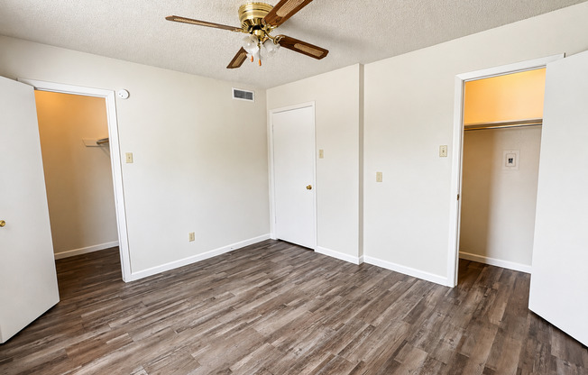 Affordable Living at Kings Square Apartments | $950 1-Bedrooms + $300 Move-In Credit!