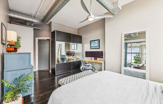 2 beds, 2 baths, $4,000, Unit # 1017