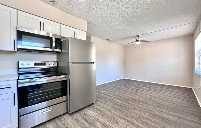 2 beds, 1 bath, 700 sqft, $1,699, Unit 4060-09