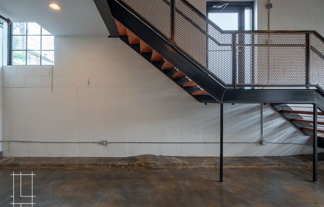 2 beds, 2 baths, $2,300, Unit 727 N. 4th St. Apt. 101