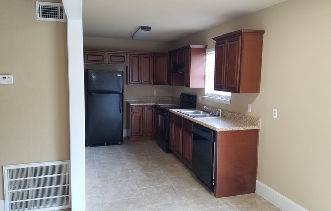 2 beds, 1.5 baths, 1,250 sqft, $1,350