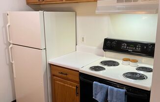 Courtyard Apartment Homes - 812